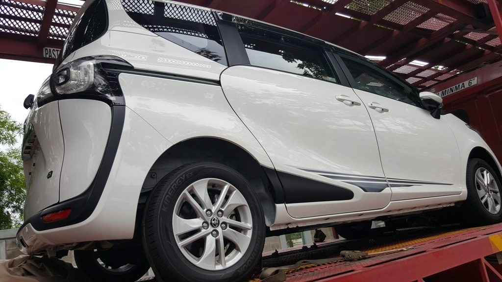 toyota_sienta_pandulaju07