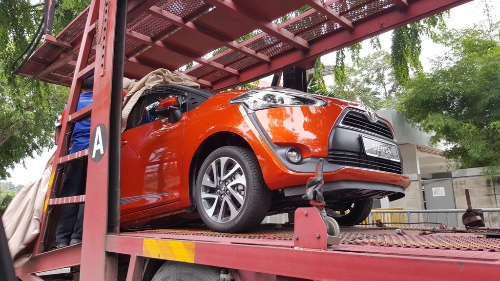 toyota_sienta_pandulaju11