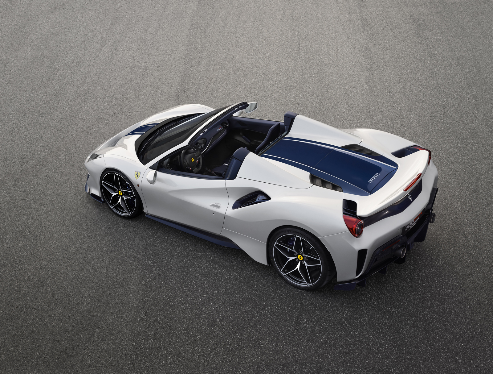 Ferrari 488 Pista Spider Versi Drop Top Yang Lebih Ringan