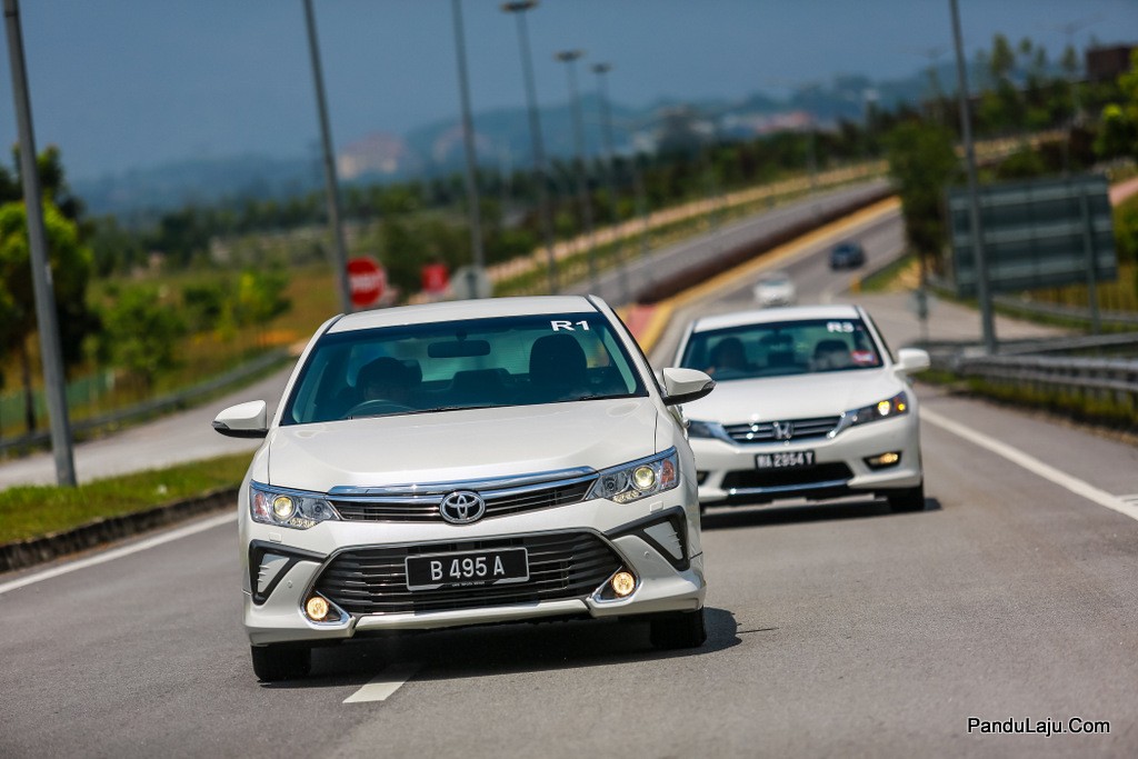 harga toyota camry hybrid