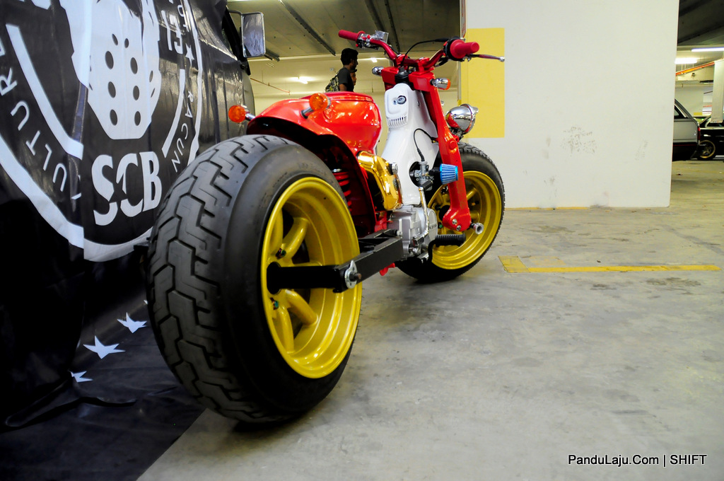 Honda C70 MopedKing Mengancam