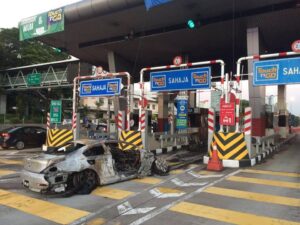 Kenderaan BMW Terbakar