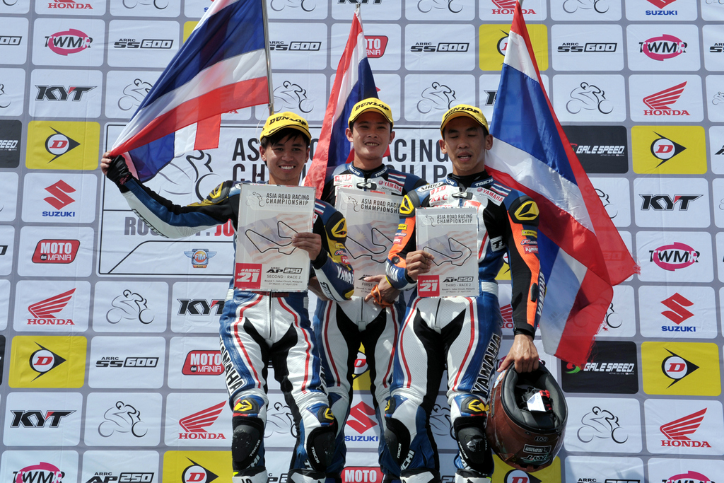 AP250cc podium