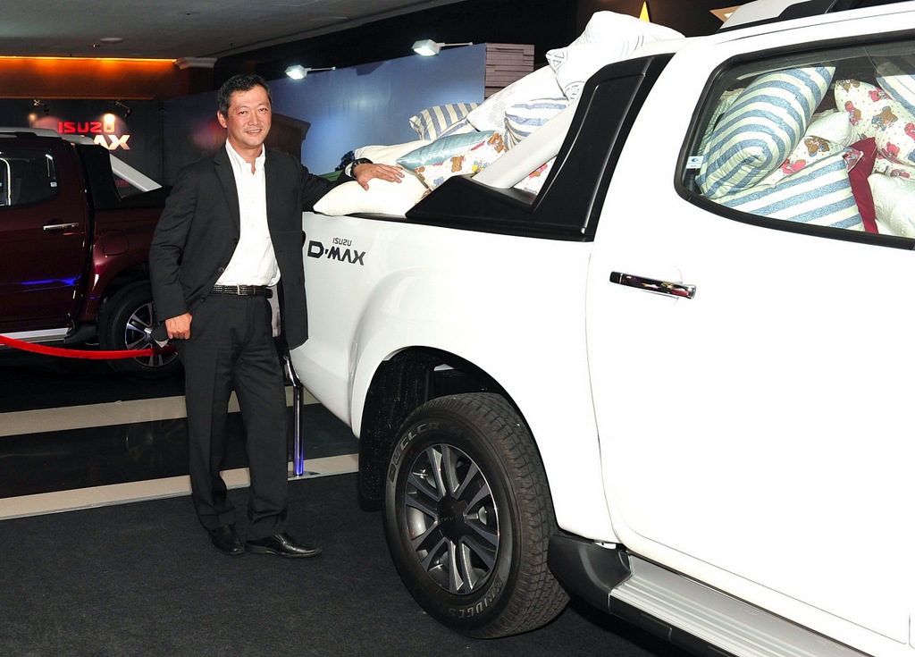 Isuzu Taja Dua Unit D-Max Di Pameran Perfect Livin 2016