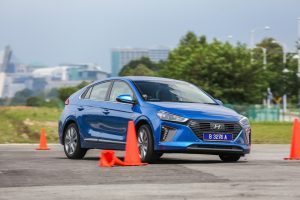 pandu uji hyundai ioniq