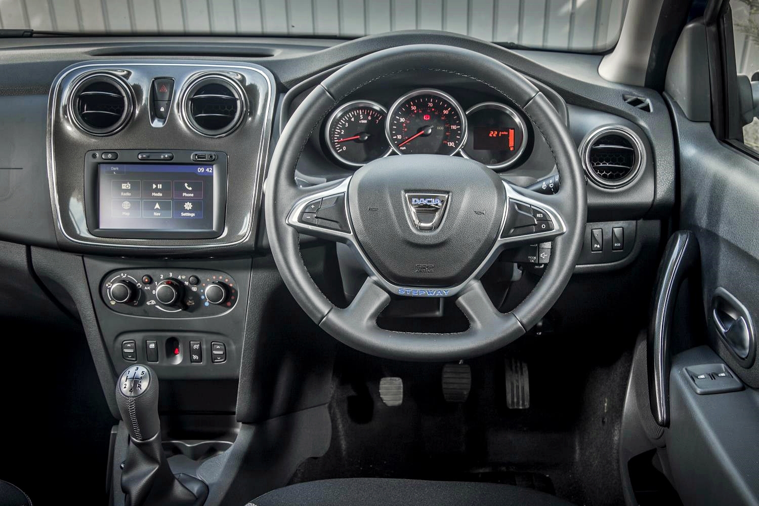 Dacia Logan MCV Stepway interior - PanduLaju.com.my