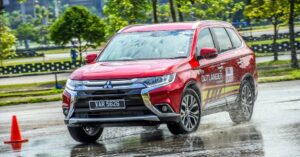 Pandu uji Mitsubishi Outlander CKD