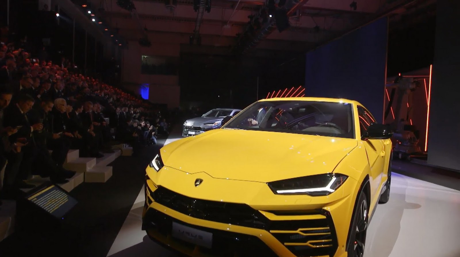 Lamborghini-urus-super-suv-23 - PanduLaju.com.my