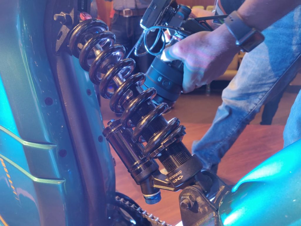 Memasang Tongkat Basikal