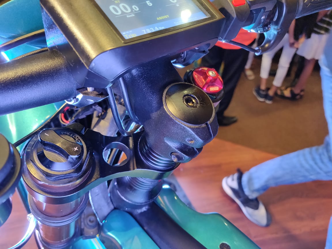 Memasang Tongkat Basikal