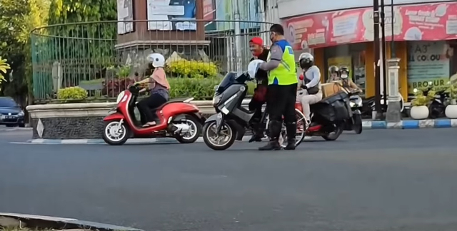 Basikal Pakai Halfcut Yamaha NMAX Jadi Perhatian