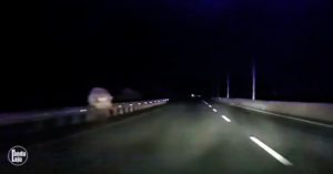 Seram!!! Video Penampakan Lembaga Putih di Tepi Jalan Gua Musang