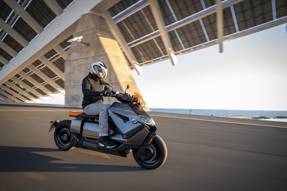 Skuter Elektrik BMW CE 04 (2023) Masuk Malaysia Mac Ini, Harga Anggaran ...