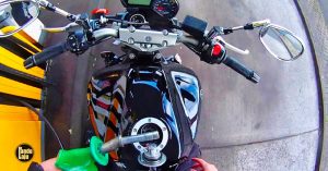 Penunggang motosikal si minyak hijau RON97