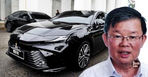 Ketua Menteri Chow Kon Yeow dan Toyota Camry baharu Kerajaan Pulau Pinang