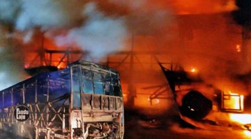 Bas ekspres terbakar seret motosikal di PLUS Taiping