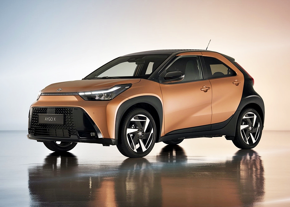 Toyota Ayga X Hybrid 2025