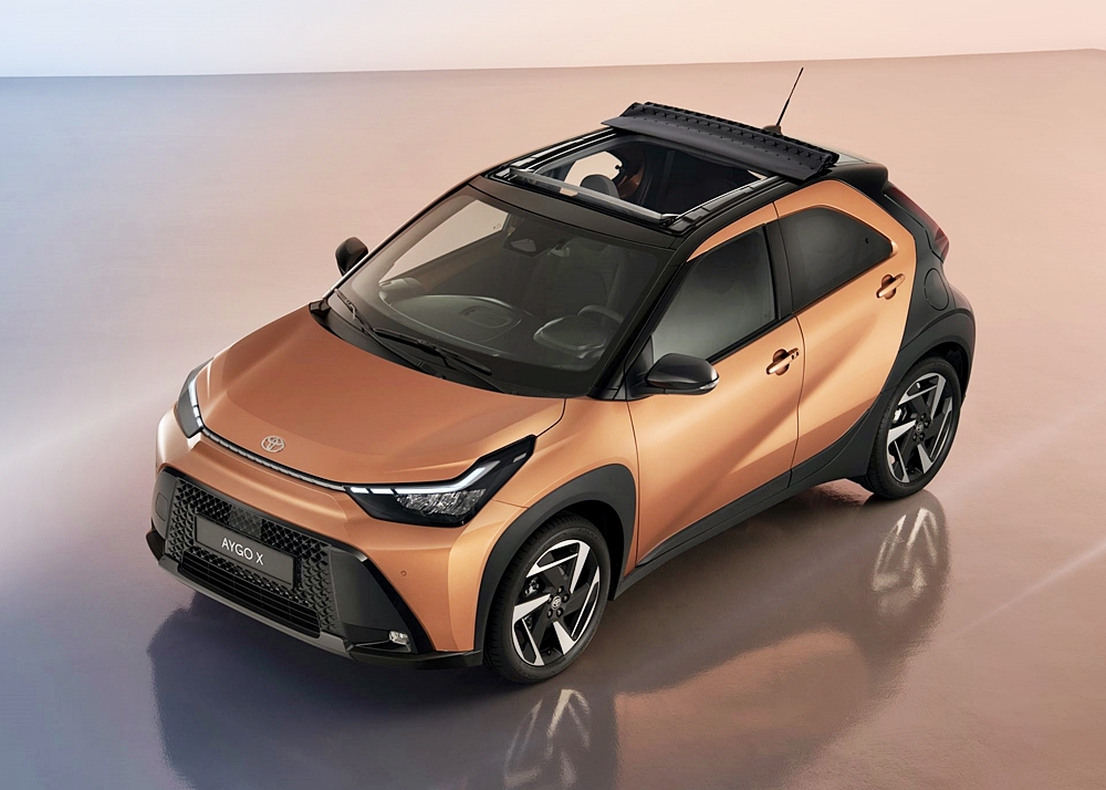 Toyota Ayga X Hybrid 2025