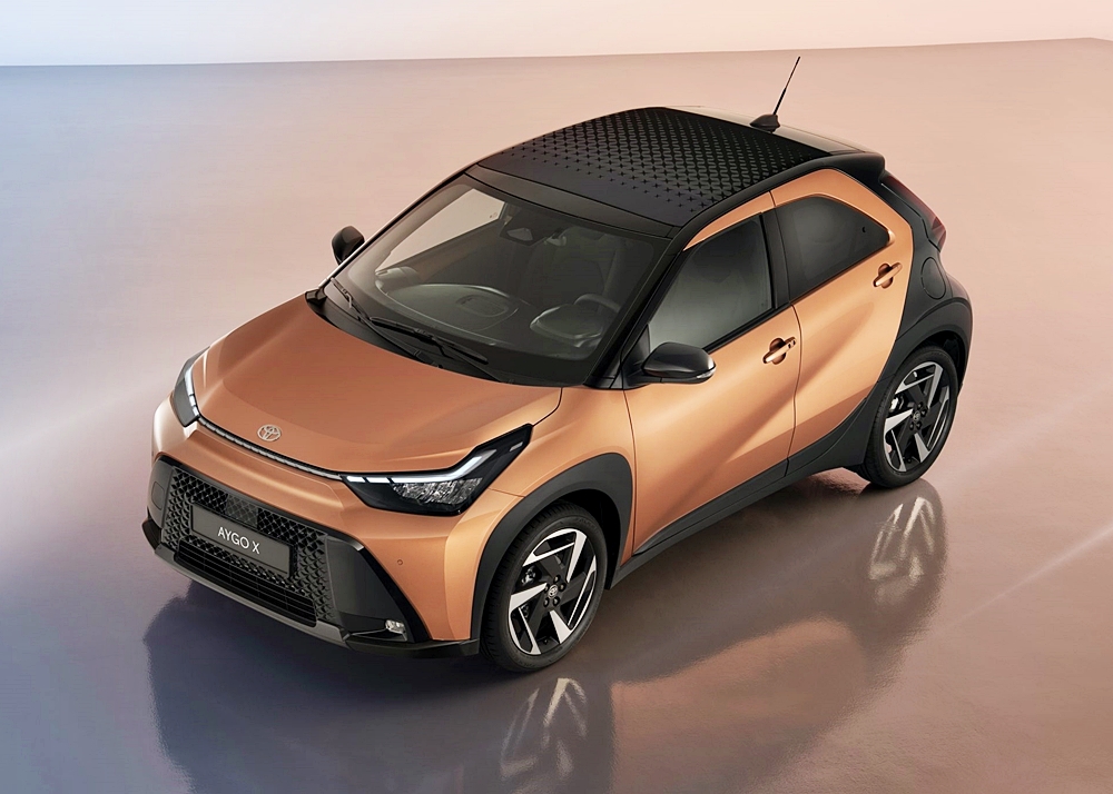 Toyota Ayga X Hybrid 2025
