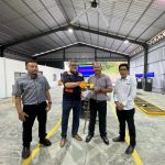 CEO Puspakom, Mahmood Razak Bahman (dua dari kiri)