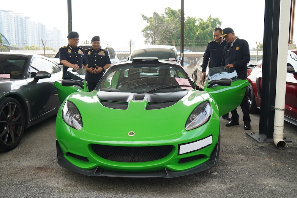Kereta mewah disita Ops Luxury