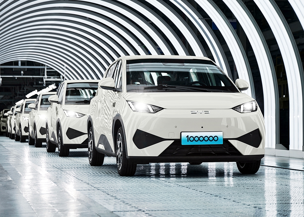 BYD Dolphin terjual sejuta unit.