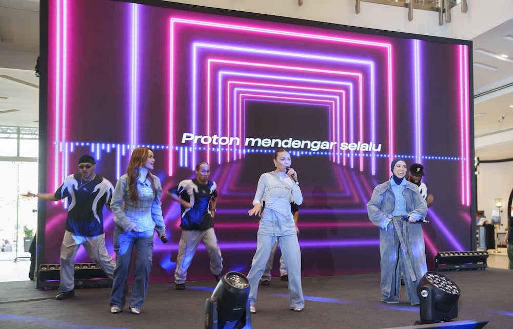 Kumpulan De FAM di majlis Proton X50 2026 serba baharu buka tempahan