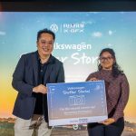 Tempat ketiga Volkswagen Shutter Stories, Neeventhaa Perabagaran (kanan) bersama Thomas Kwan (kiri)