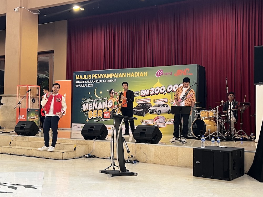 Alif Satar & The Locos