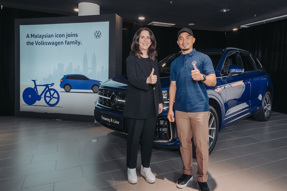 Duta VW Malaysia, Datuk Azizulhasni Awang dan Pengarah Urusan VPCM, Renate Noessler