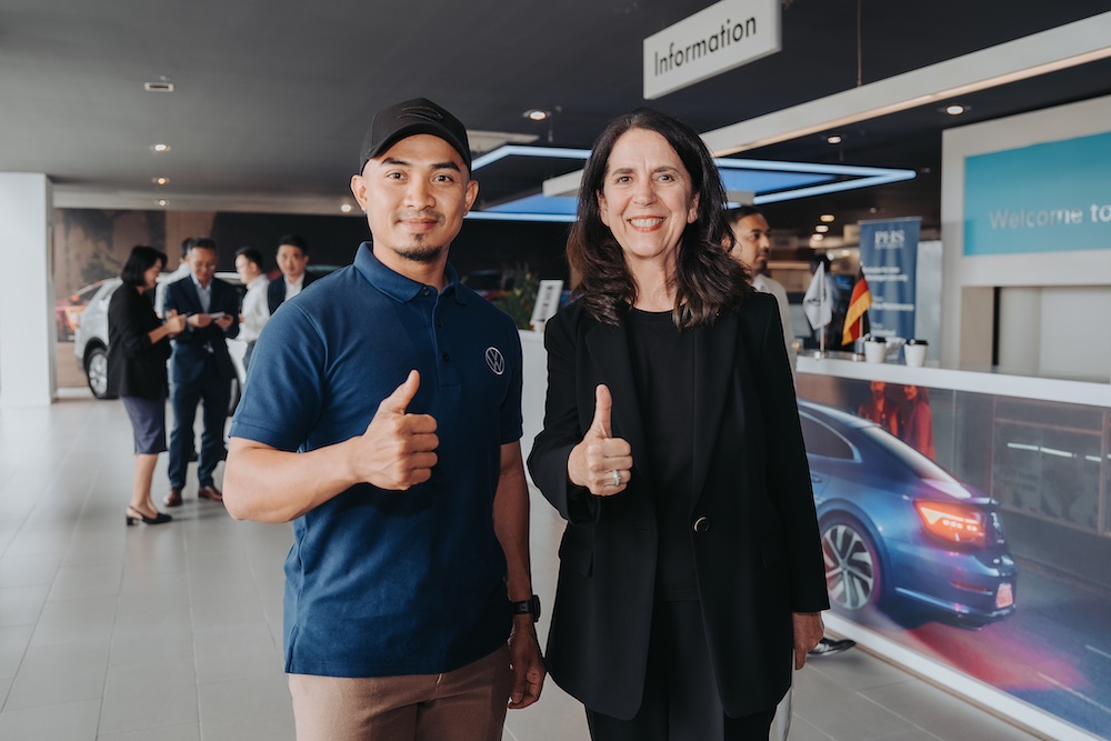 Duta VW Malaysia, Datuk Azizulhasni Awang dan Pengarah Urusan VPCM, Renate Noessler