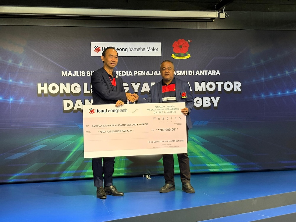 Pengarah Urusan HLYM, Profesor Datuk Dr Jim Khor Mun Wei (kiri) dan Presiden Malaysia Rugby, Amir Amri