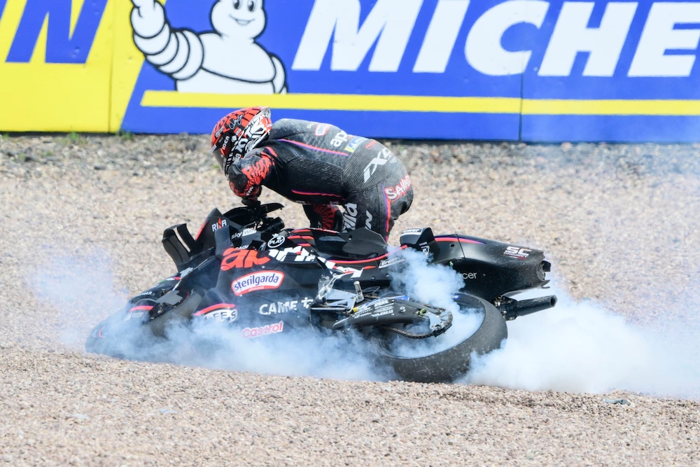 Johann Zarco kemalangan di Turn 1 MotoGP Jerman 2025
