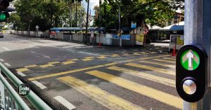 Lampu isyarat di lintasan kuning