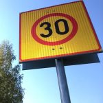 Papan tanda had laju 30kmj di bandar Helsinki, Finland