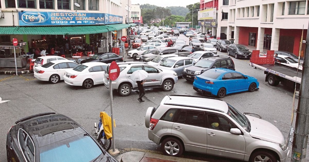Situasi parkir berlapis di Petaling Jaya