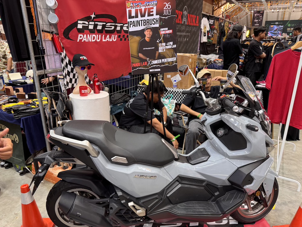 Zameer Pentbrush x PanduLaju lukis SYM Husky 150 di AOS 2025