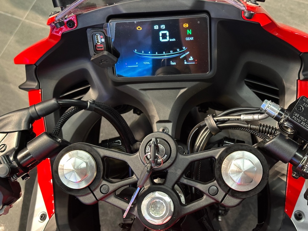 QJMotor SRK250R 2025