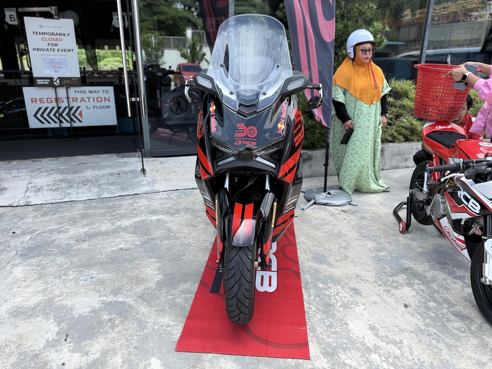 RCB rai ulang tahun ke-30