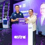 Timbalan Ketua Setiausaha Kementerian Pelaburan Perdagangan dan Industri (MITI), Datuk Hanafi Sakri (kanan) dan CEO Bateriku, Tn Haji Azarol Faizi Zakaria Ansari (kiri)