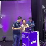 Timbalan Ketua Setiausaha Kementerian Pelaburan Perdagangan dan Industri (MITI), Datuk Hanafi Sakri (kanan) dan CEO Bateriku, Tn Haji Azarol Faizi Zakaria Ansari (kiri)