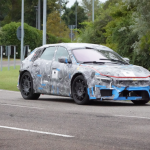 Supercar EV Ferrrari dalam kamoflaj