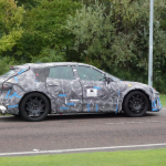 Supercar EV Ferrrari dalam kamoflaj