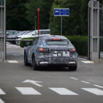 Supercar EV Ferrrari dalam kamoflaj