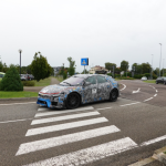 Supercar EV Ferrrari dalam kamoflaj