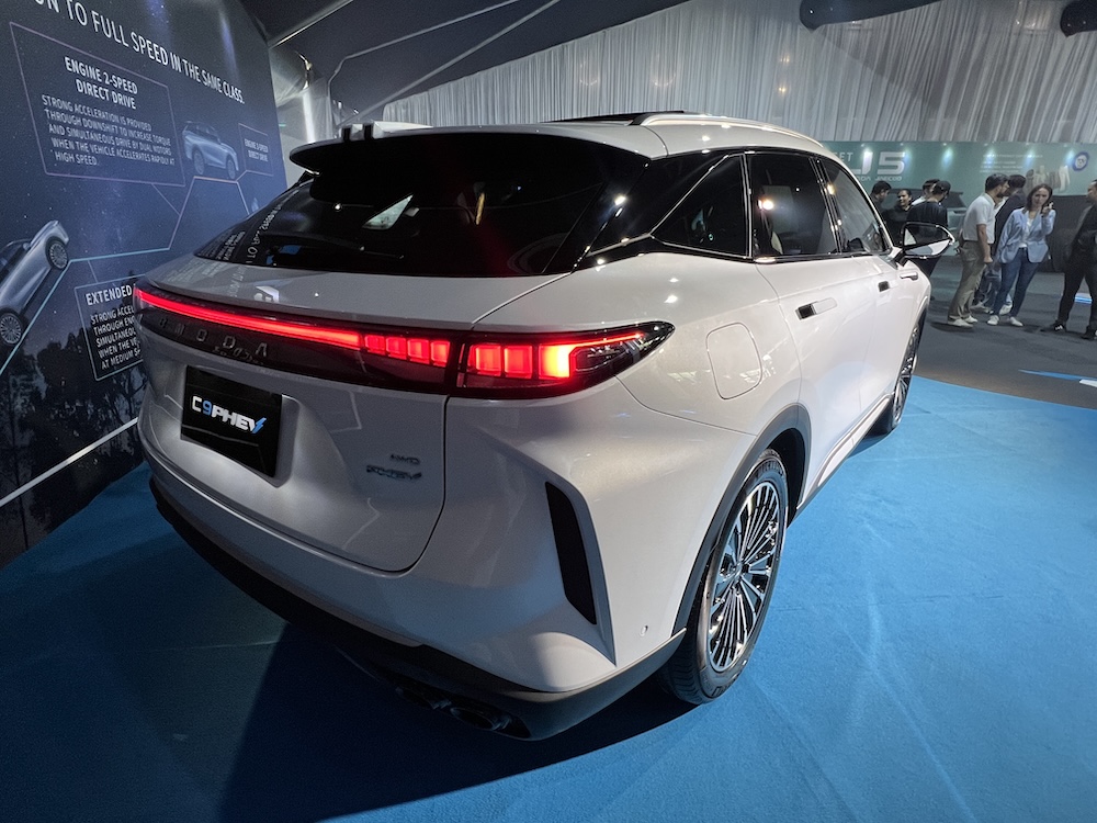 Omoda C9 PHEV