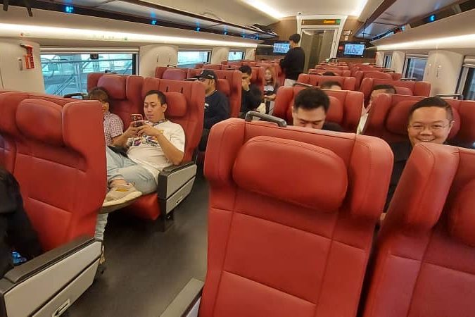 Kereta api laju Indonesia Whoosh