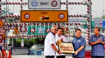 Pas tanpa had (MUTP) Terowong SMART sempena bulan merdeka.