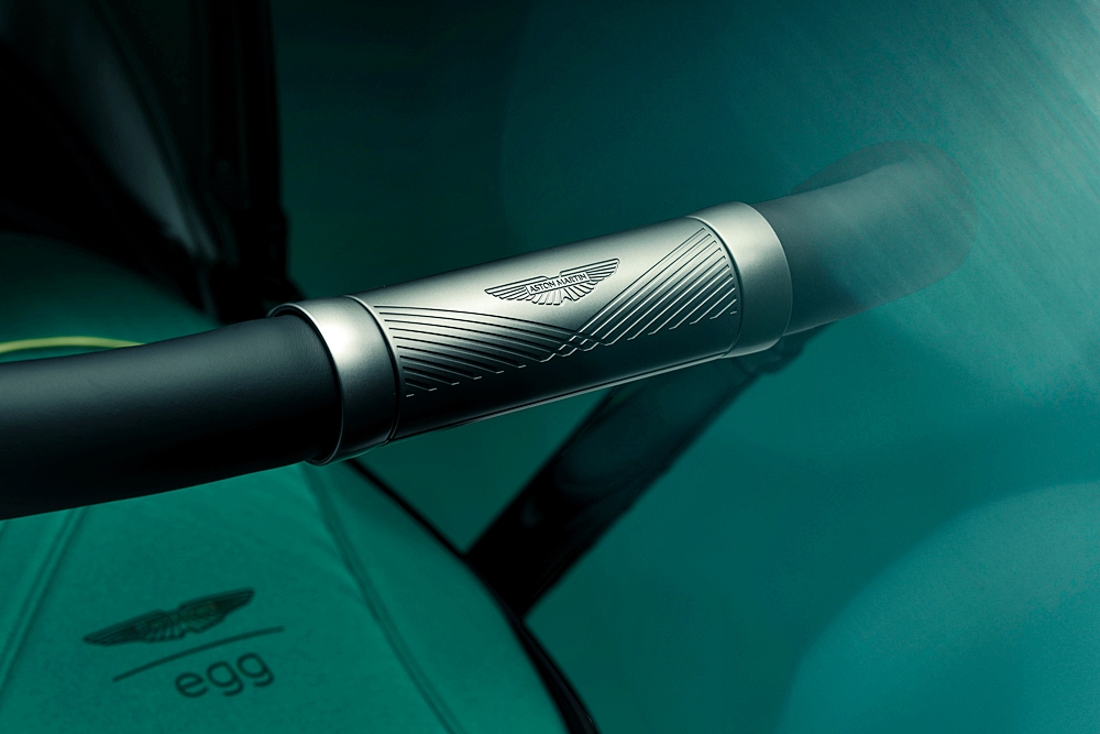 Aston Martin egg3®