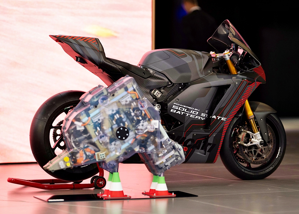 Prototaip Ducati V2L guna bateri pepejal